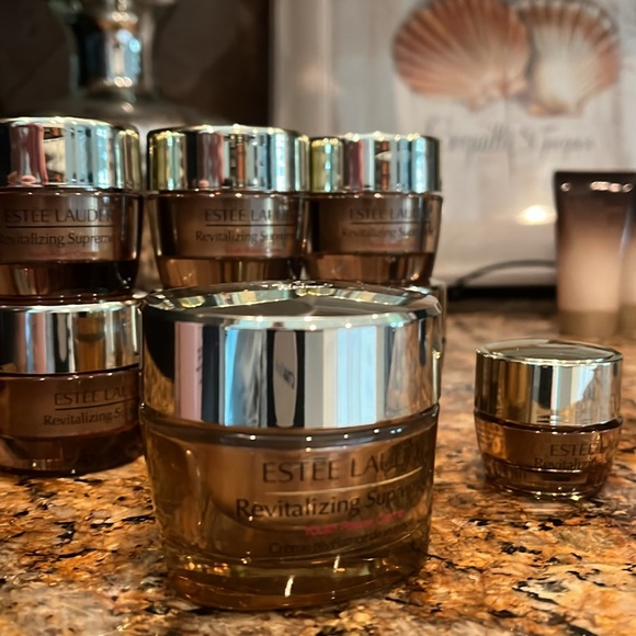 Estee Lauder revitalizing supreme+ set (you get all) - Picture 3 of 8